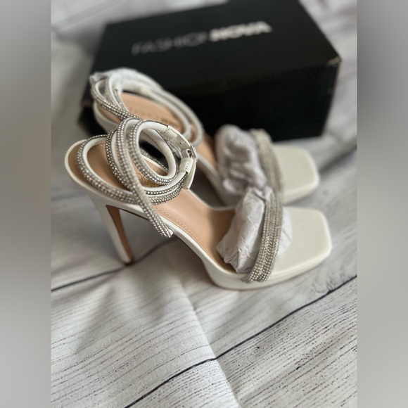 Fashinova Beautiful🤍😍Rhinestone Heels! Brand NEW! Still in the box! - Picture 2 of 13